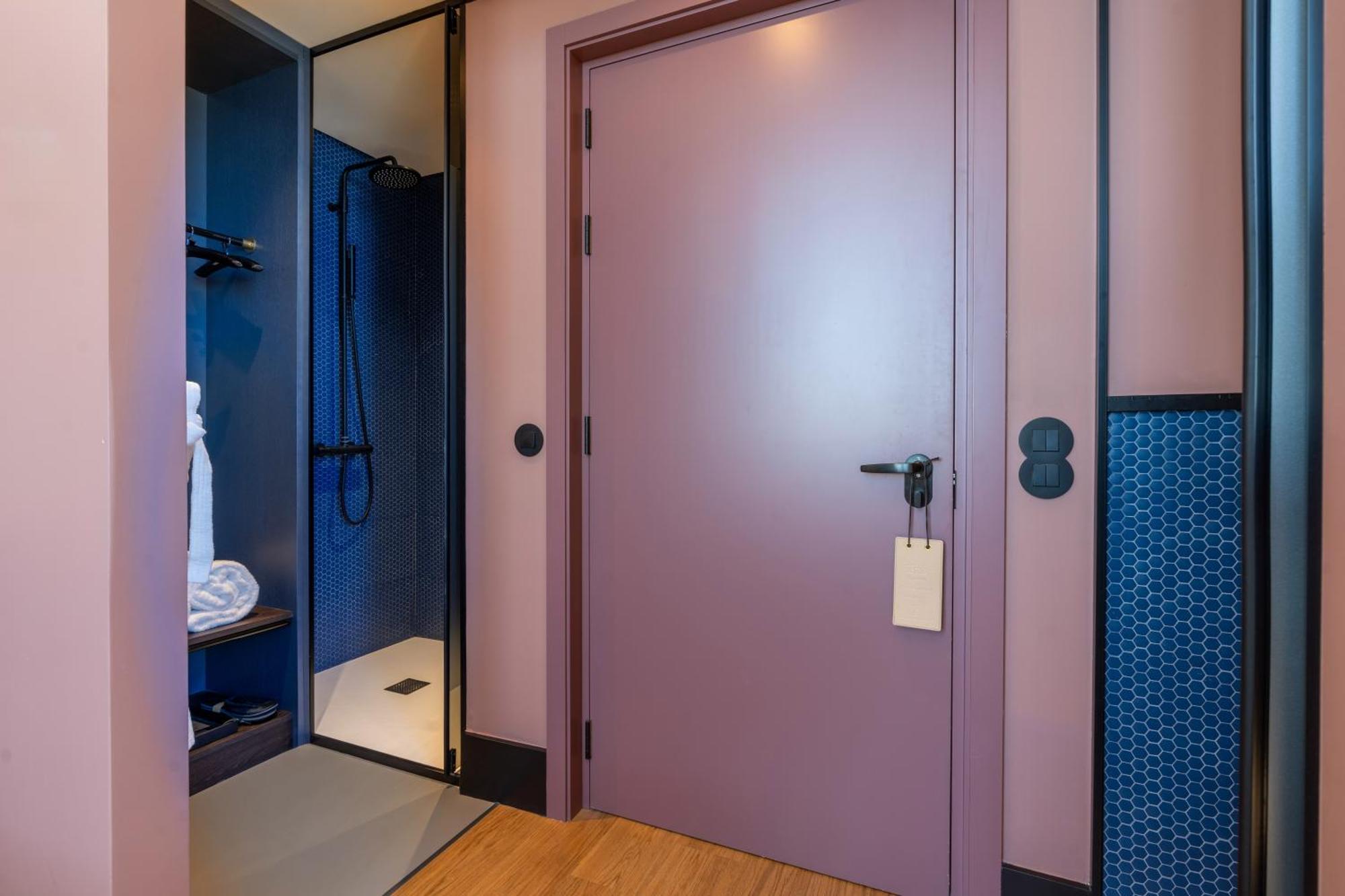 The Editory Riverside Hotel, An Historic Hotel リスボン エクステリア 写真 A door with a doorknob